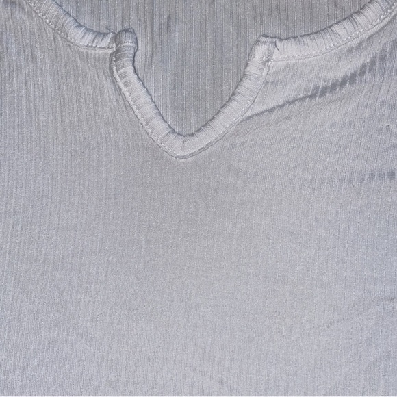 Wild Fable Women's Notched Ribbed Crop Top - Picture 2 of 2